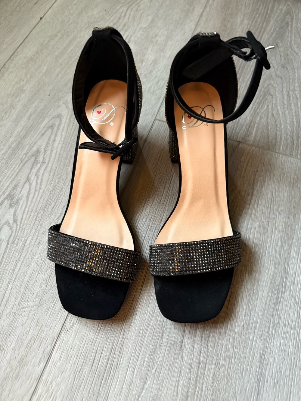 Delicious Brand Rhinestone low heels - Picture 4 of 7